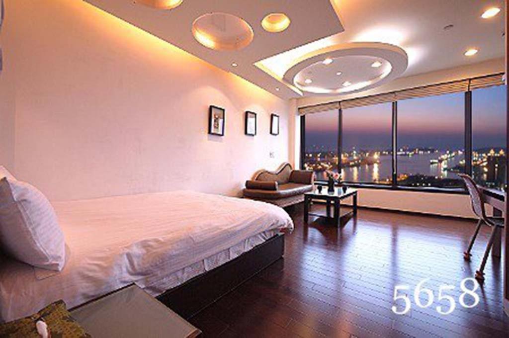 85 Happy Holiday Hotel Kaohsiung Esterno foto