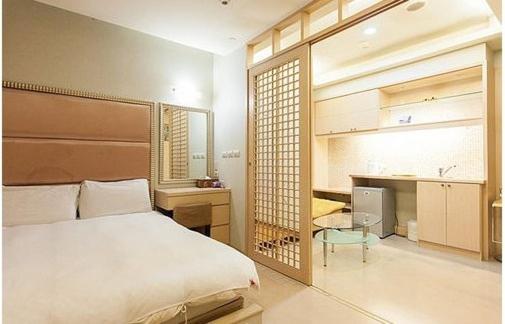 85 Happy Holiday Hotel Kaohsiung Esterno foto